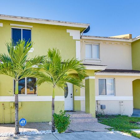 Opa-Locka Townhome, 15 Mi To Miami Beach! Dış mekan fotoğraf