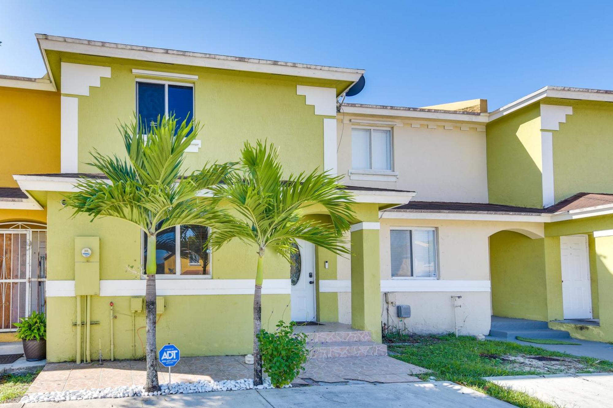 Opa-Locka Townhome, 15 Mi To Miami Beach! Dış mekan fotoğraf