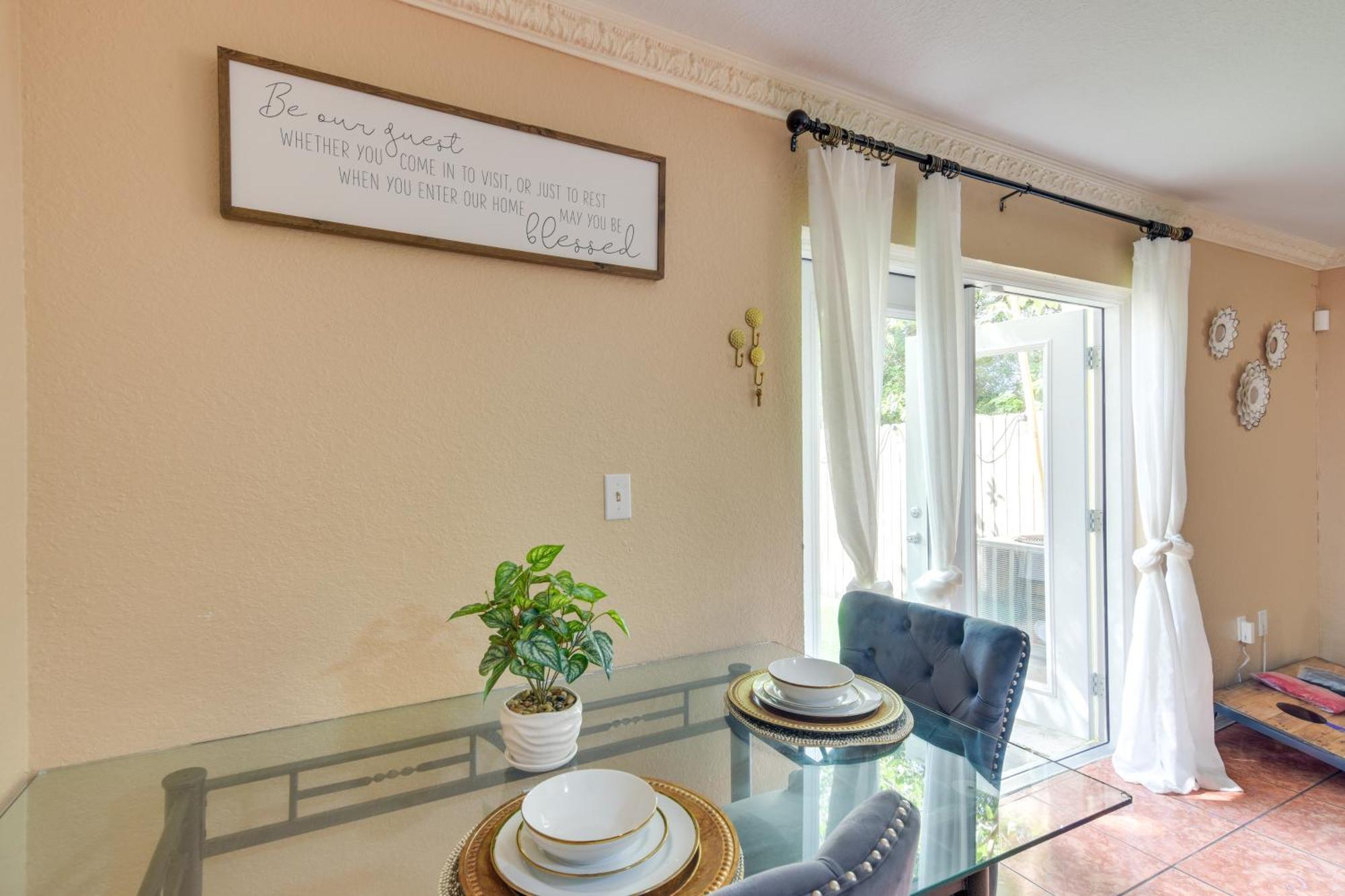 Opa-Locka Townhome, 15 Mi To Miami Beach! Dış mekan fotoğraf