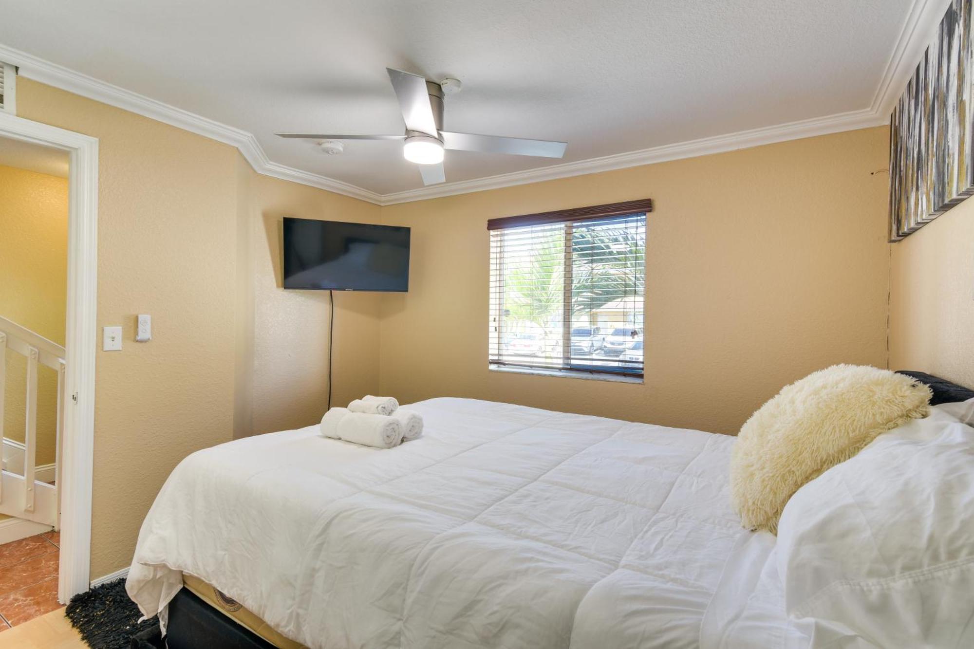 Opa-Locka Townhome, 15 Mi To Miami Beach! Dış mekan fotoğraf