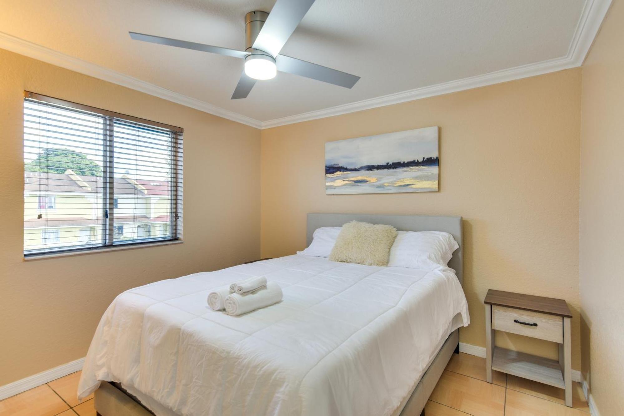 Opa-Locka Townhome, 15 Mi To Miami Beach! Dış mekan fotoğraf