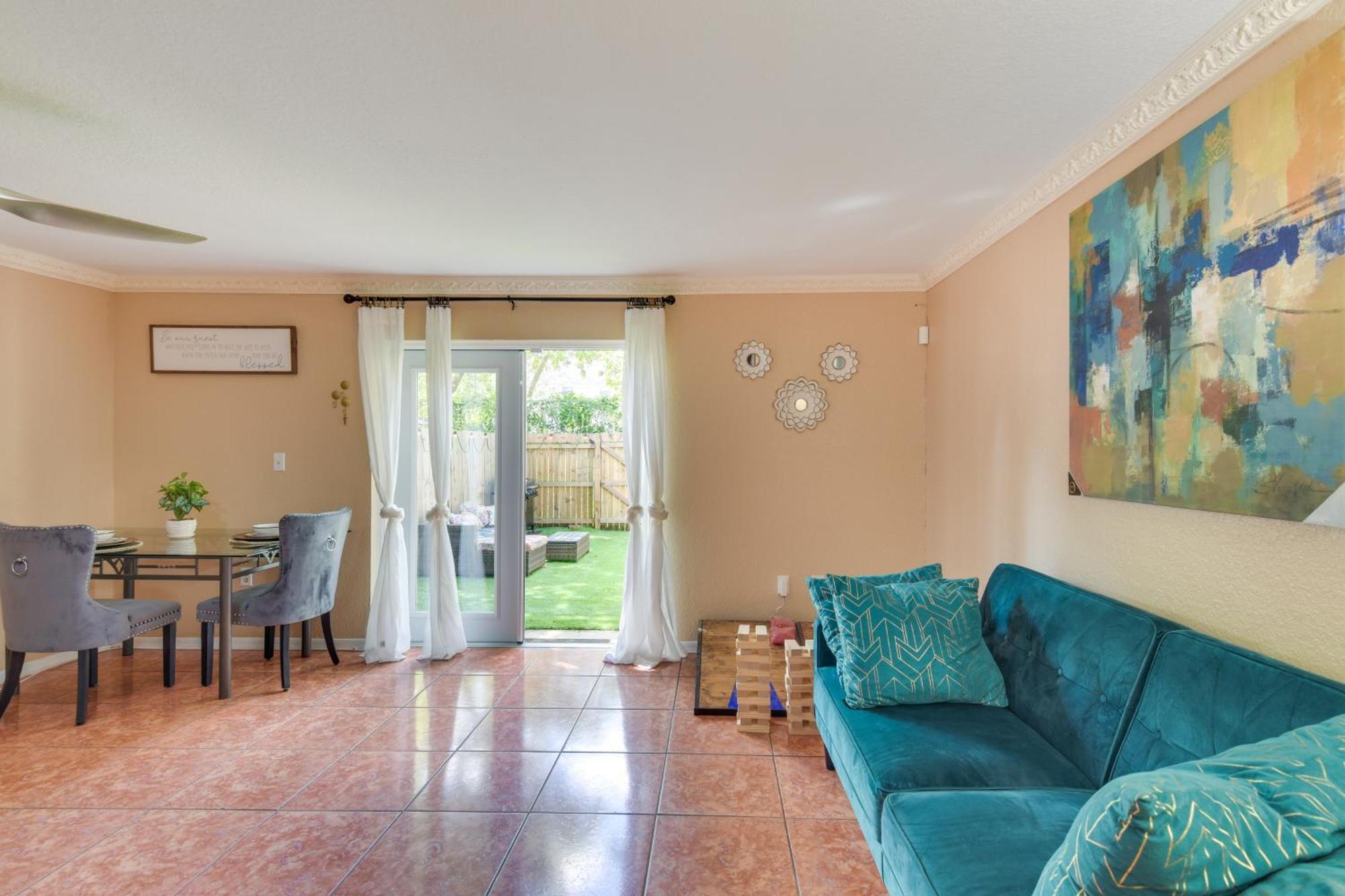 Opa-Locka Townhome, 15 Mi To Miami Beach! Dış mekan fotoğraf