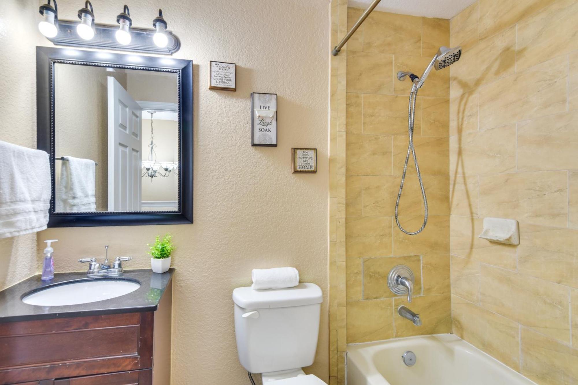 Opa-Locka Townhome, 15 Mi To Miami Beach! Dış mekan fotoğraf