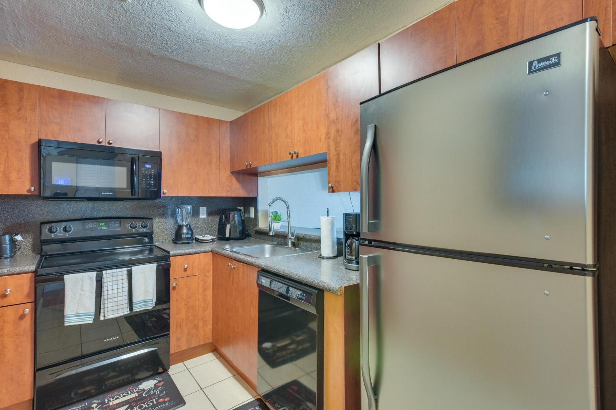 Opa-Locka Townhome, 15 Mi To Miami Beach! Dış mekan fotoğraf