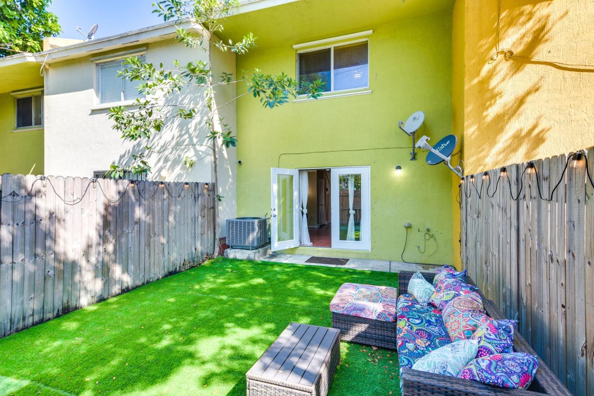 Opa-Locka Townhome, 15 Mi To Miami Beach! Dış mekan fotoğraf