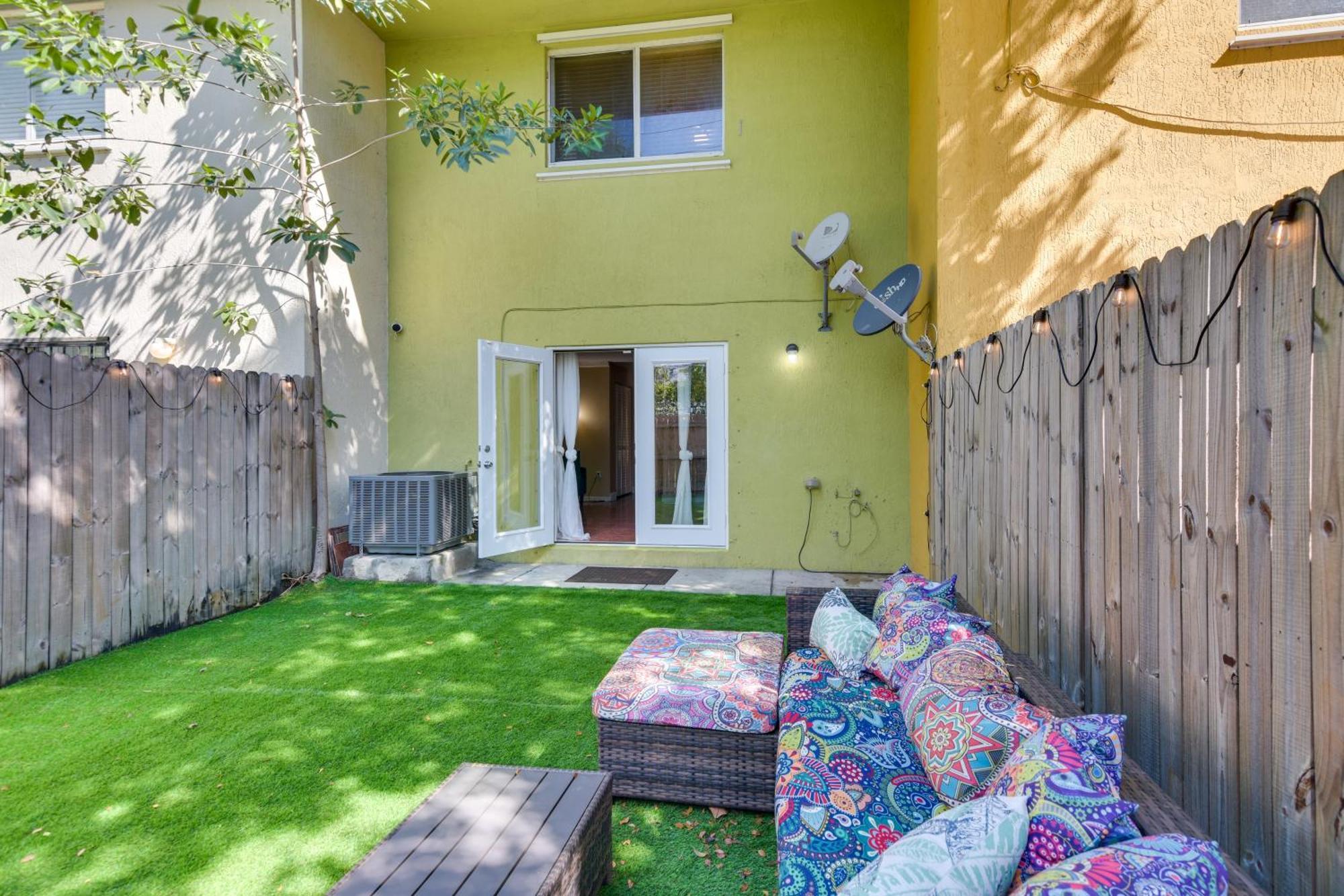 Opa-Locka Townhome, 15 Mi To Miami Beach! Dış mekan fotoğraf